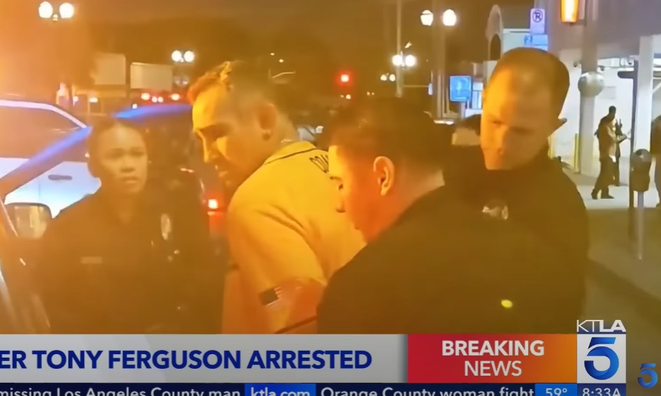 Появились кадры ареста Фергюсона за нетрезвое вождение и аварию