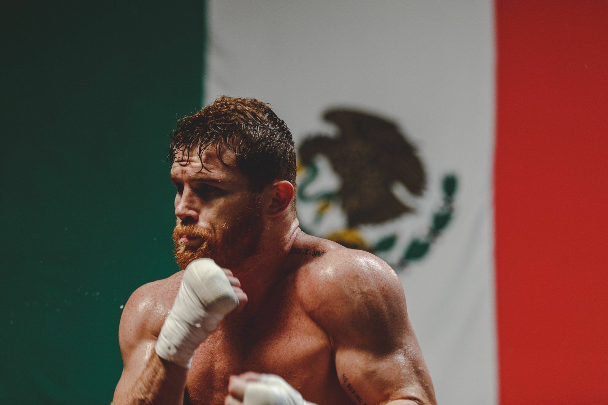 Российский боксер Мирошниченко: сейчас Канело – идол Мексики