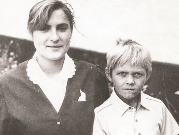 Александр Усик с матерью