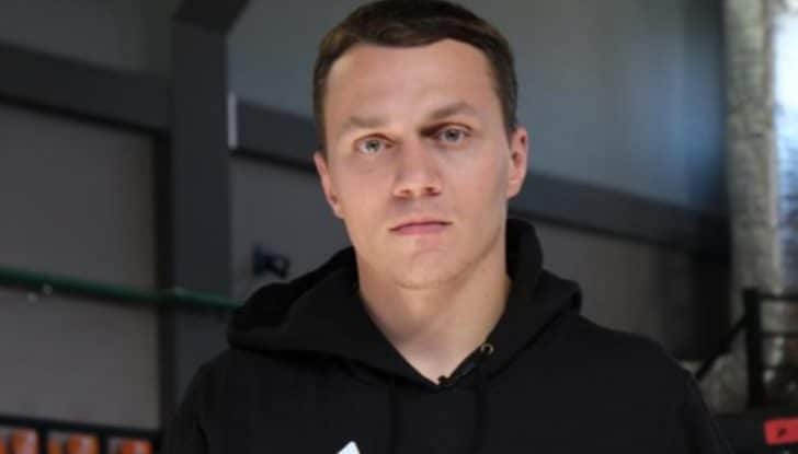 Артем Тарасов победил Михаила «Сивого» Долгополова сабмишном в Hardcore MMA