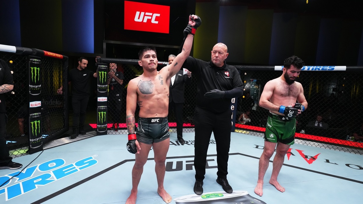 Таджикский боец Гафуров проиграл Кастанеде решением судей на турнире UFC on ESPN 46