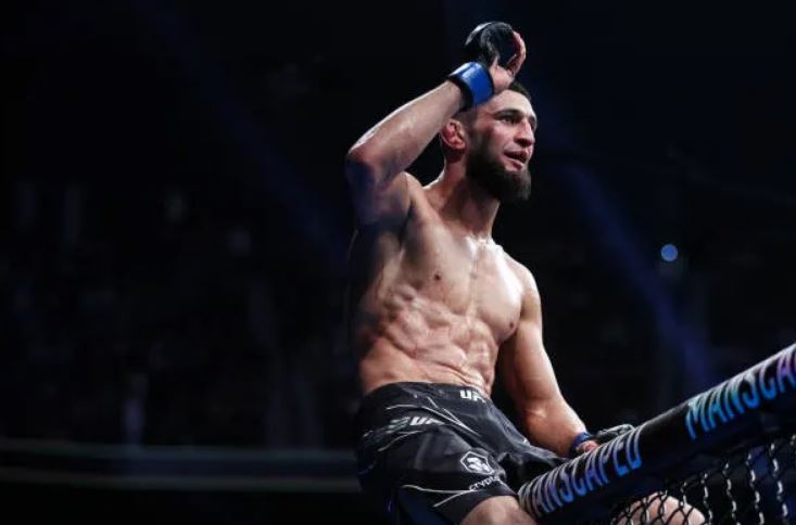 Чимаев показал видео подготовки к бою с Костой на UFC 294 в Абу-Даби