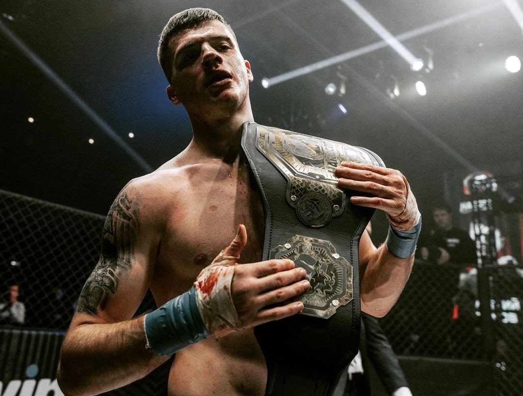 Климов победил Хибиева на турнире Hardcore MMA и завоевал чемпионский пояс
