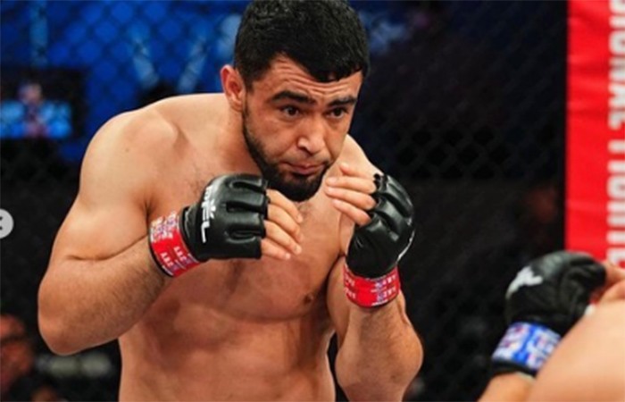 Таджикский боец Раджабов с победы дебютировал в UFC
