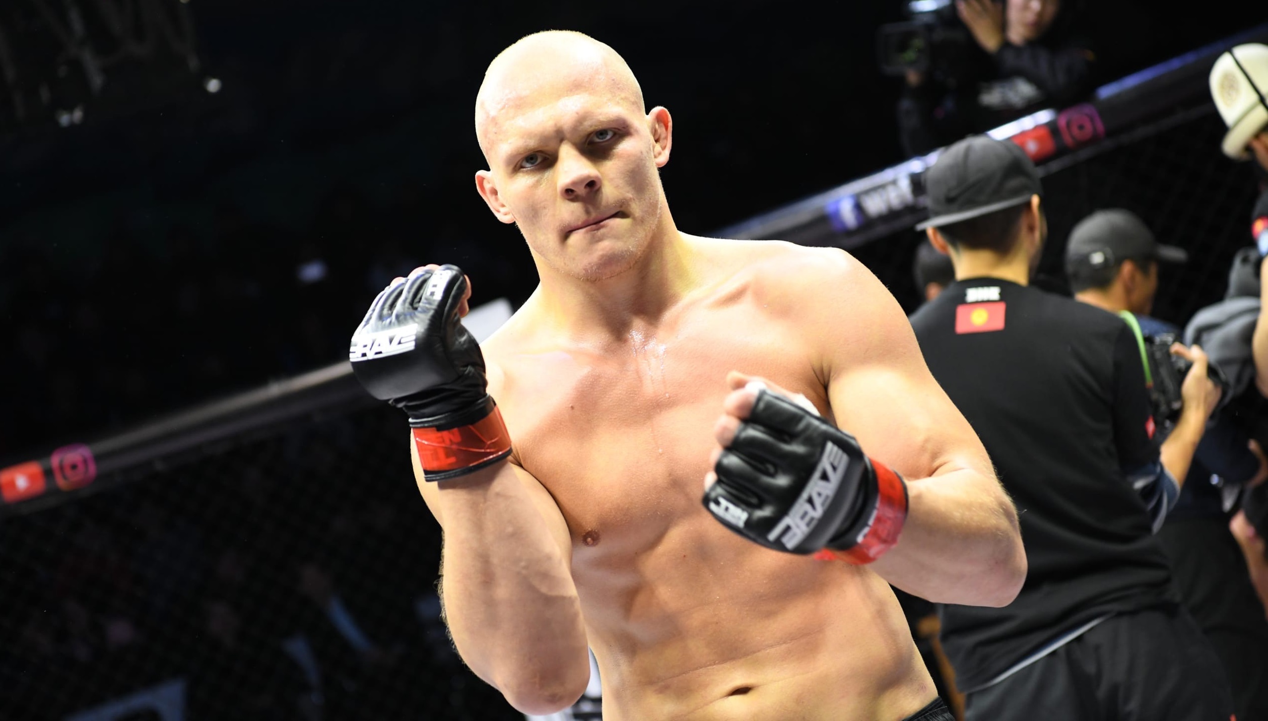 Узбекский нокаутер против экс-претендента на титул: подробности боя Гуськов – Оздемир на UFC Fight Night 226
