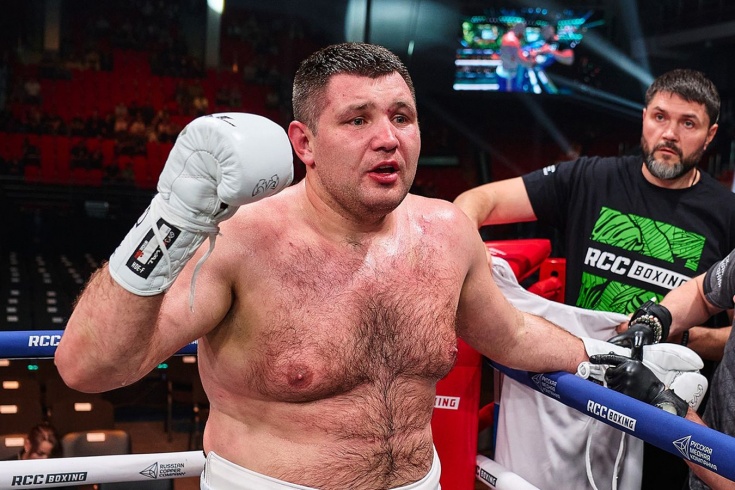 Бабанин победил Скобенко в рамках вечера бокса в Екатеринбурге