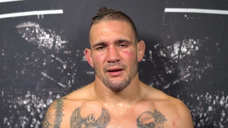 Боец UFC Гиагос выбыл из поединка, порезав сухожилие об унитаз