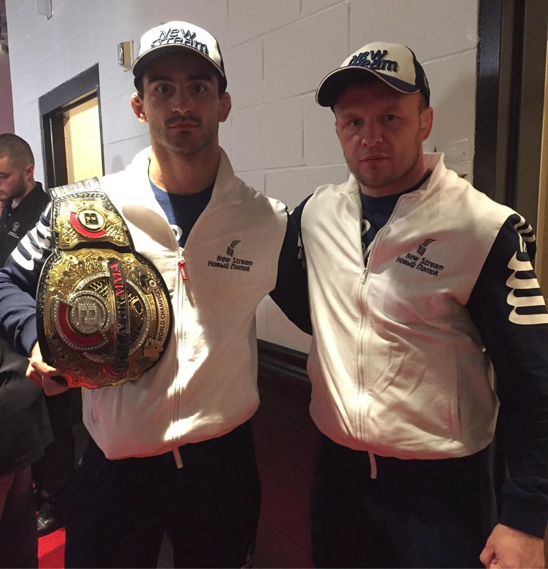 Андрей Корешков с чемпионским поясом Bellator и Александр Шлеменко