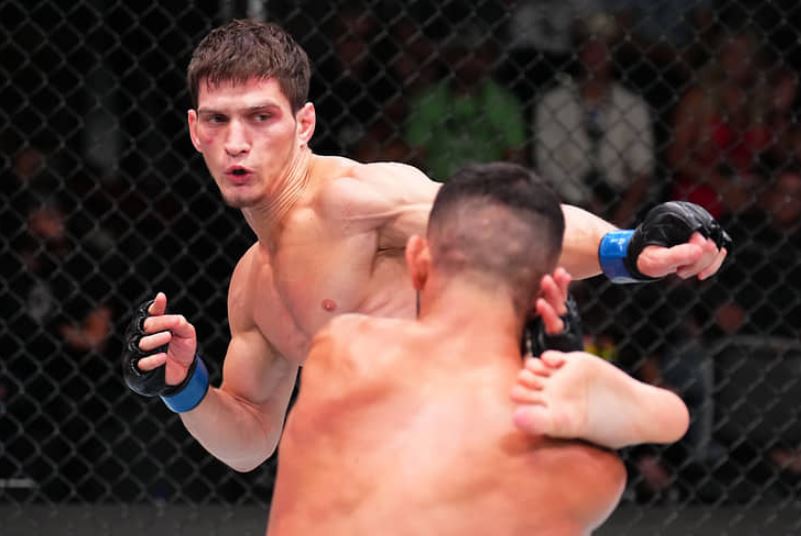Российский боец UFC Евлоев выдвинул ультиматум американцу Митчеллу