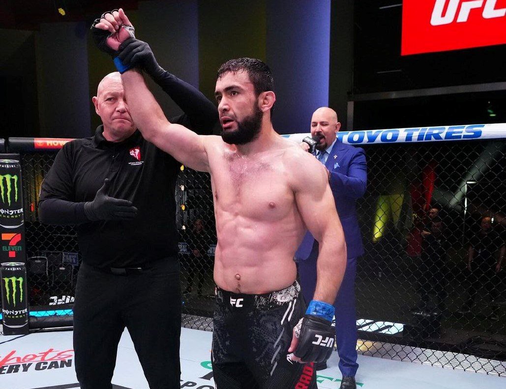 Таджикский боец Раджабов проведет бой против американца Огдена на UFC Vegas 94