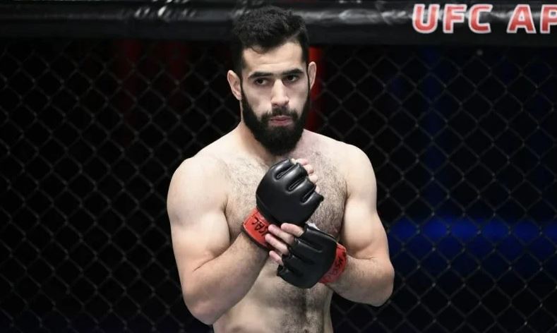 Таджикский боец Наимов победил британца Вуда на UFC 294 в Абу-Даби
