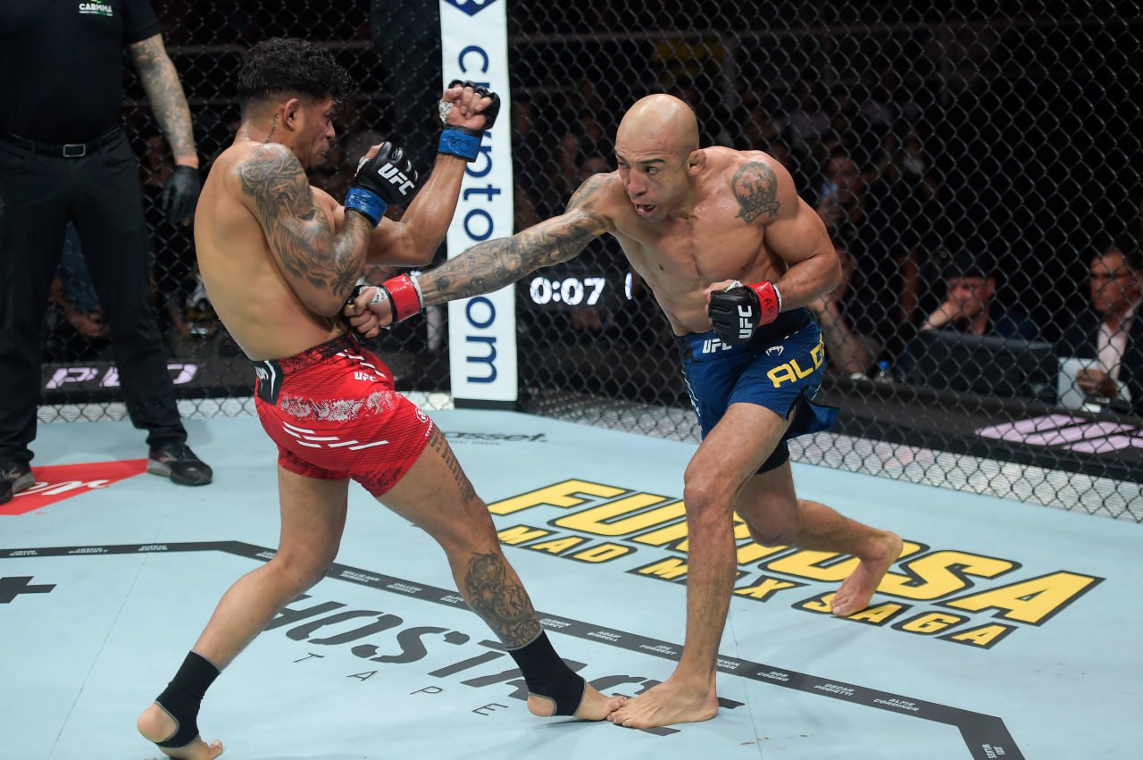 Альдо победил Мартинеса единогласным решением судей на турнире UFC 301