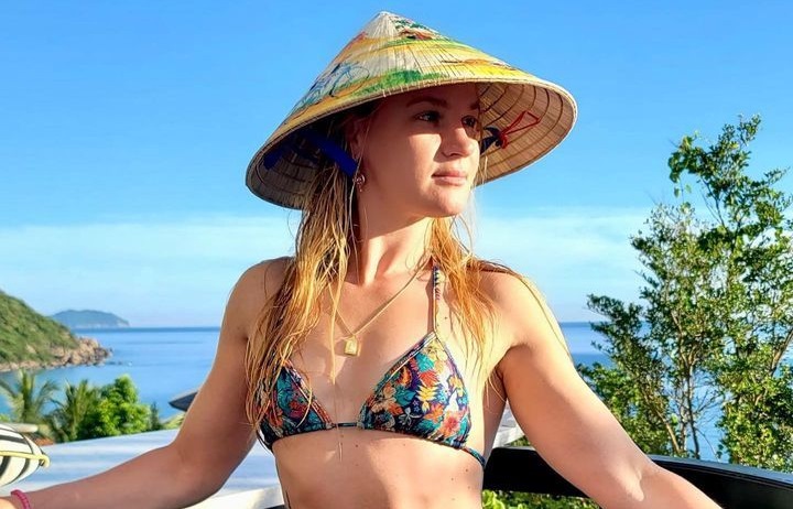 Валентина Шевченко опубликовала горячее фото в купальнике возле пляжа во Вьетнаме