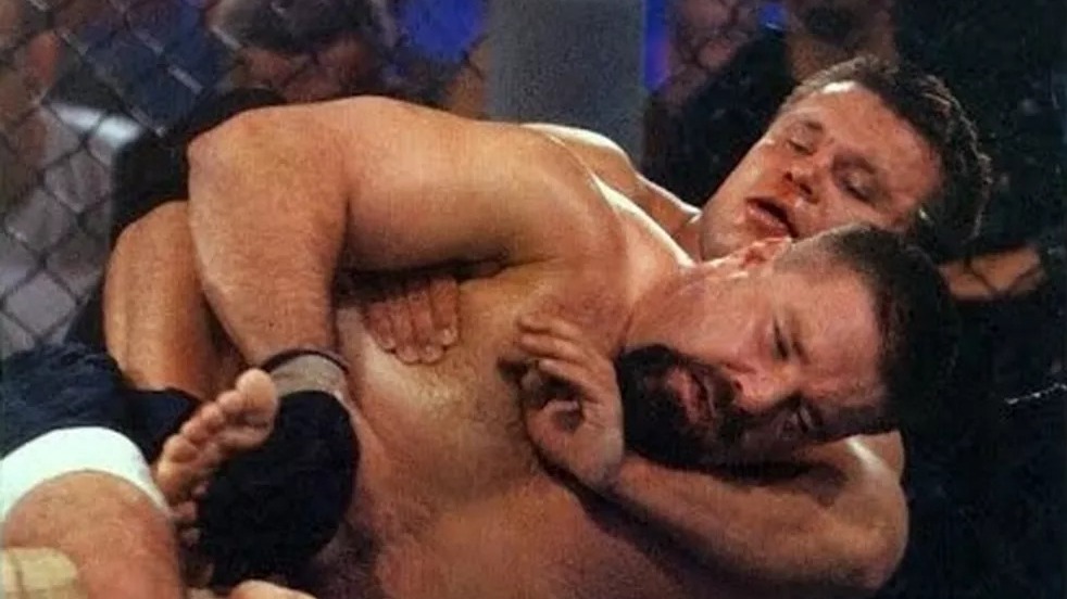 Бился с травмой и задушил соперника за девять секунд: 28 лет назад Олег Тактаров вошел в историю UFC