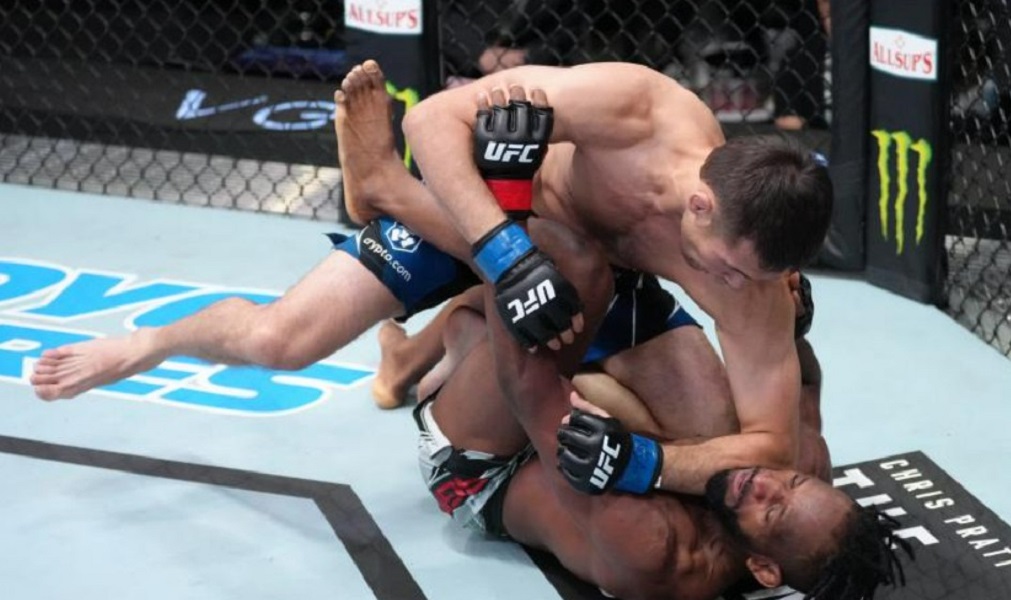 Непобежденный Шавкат Рахмонов уничтожил топового бойца UFC. Кто станет следующим соперником звезды Казахстана?