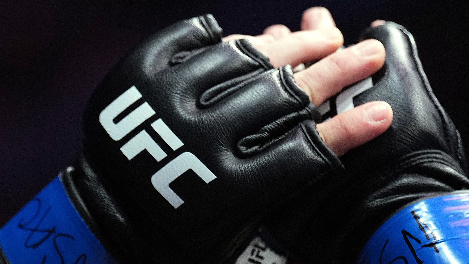 Бой Порье – Сен-Дени пройдет в со-главном событии UFC 299