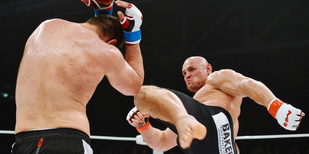 Глухов победил Газаева в главном событии AMC Fight Nights 120 в Ульяновске