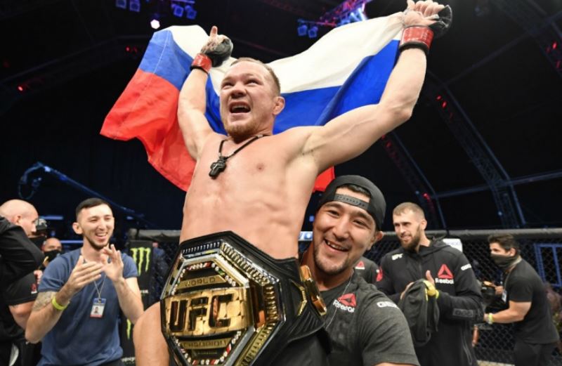 Бывший чемпион UFC Петр Ян: люблю свою страну и поднимаю флаг с гордостью