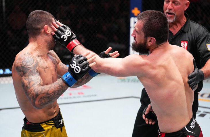 Абубакар Нурмагомедов дал пощечину сопернику за удар после гонга на турнире UFC on ESPN 46