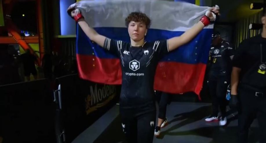 Алексеева первой из россиян вышла на бой в UFC с национальным флагом после снятия запрета