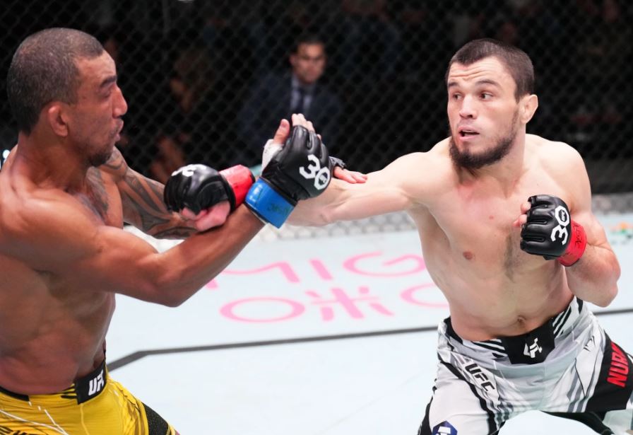 Умар Нурмагомедов нокаутировал Раони Барселоса на UFC Vegas 67