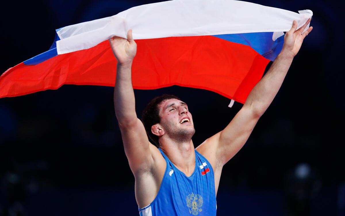 Россиянин Сидаков победил американца Дейка и стал трехкратным чемпионом мира