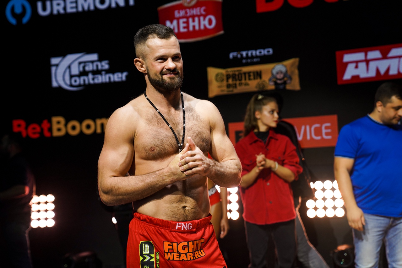 Дмитрий Бикрев победил Руслана Колодко решением судей на AMC Fight Nights 113