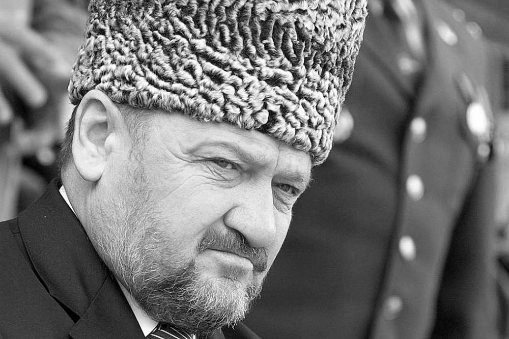 Чимаев почтил память первого президента Чеченской Республики Ахмата-Хаджи Кадырова