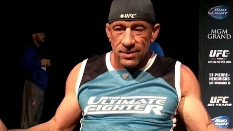 58-летний экс-чемпион UFC Колман показал, как готовится к дебюту в боксе