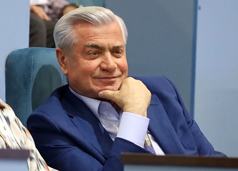 Президент ФСБР Дагестана вручил по миллиону рублей победителям чемпионата Европы по борьбе