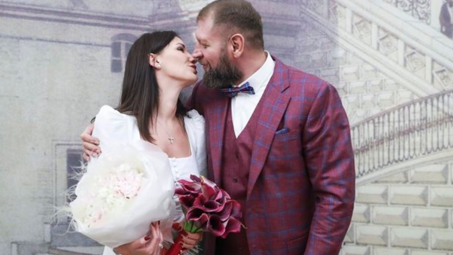 Александр Емельяненко – о свадьбе: мы с супругой не пьем, готовимся детей рожать