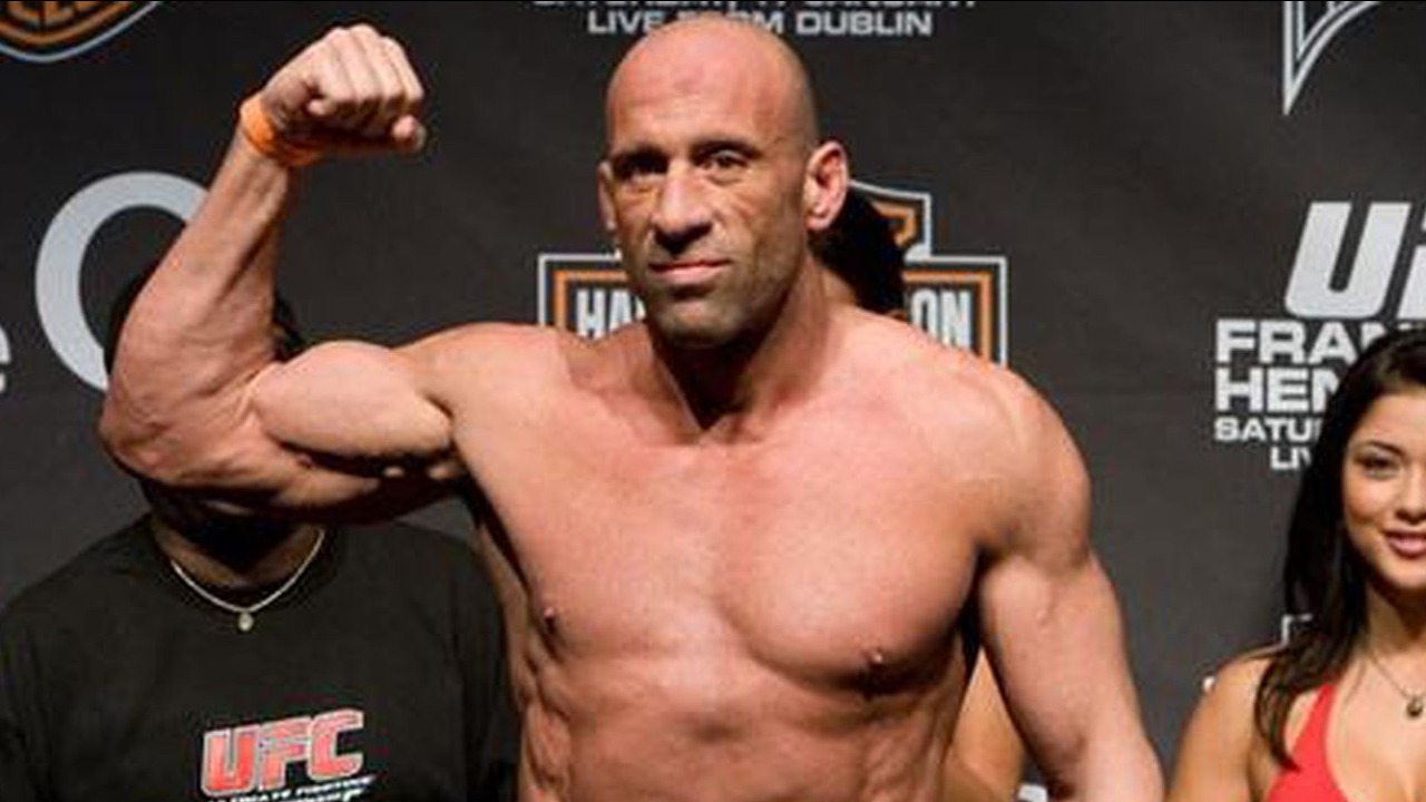 58-летний первый чемпион UFC в тяжелом весе Колман 14 октября дебютирует в боксе