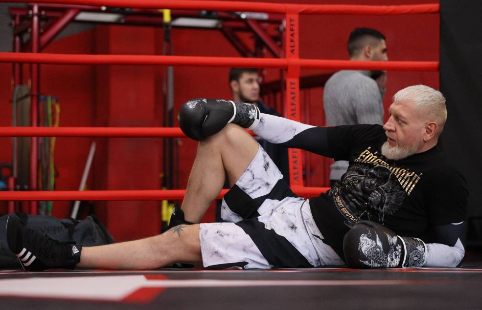 Александр Емельяненко возвращается на боксерский ринг, назван соперник Буатси: самое главное за день в единоборствах