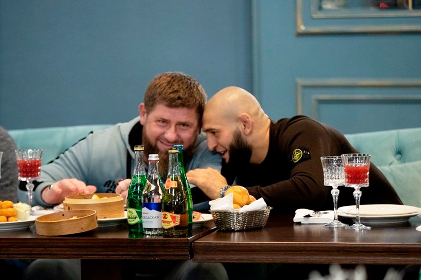 Кадыров подарил Чимаеву новый «Гелендваген» за победу на турнире UFC 294