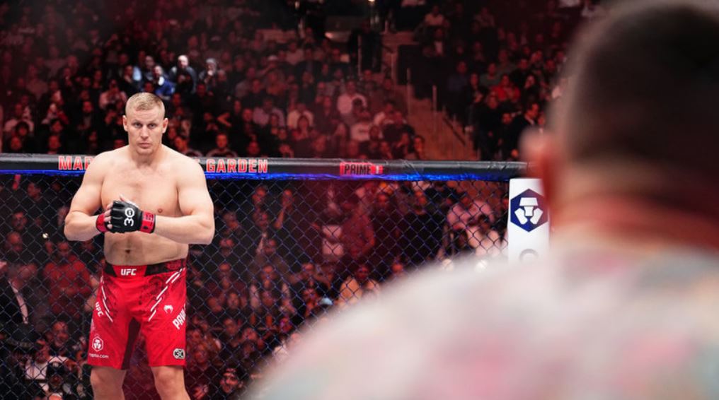 Павлович опустился на третье место в рейтинге тяжеловесов UFC после поражения в титульном бою