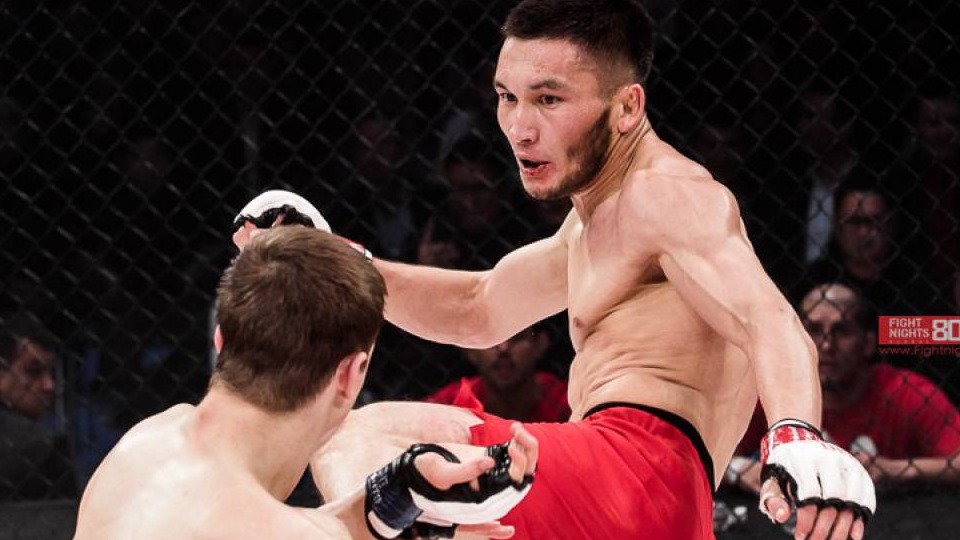 Жуман Жумабеков жестко вырубил Азизхана Чоршанбиева на Hardcore MMA в Казахстане
