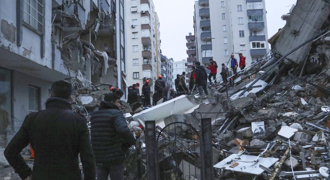 14 волейболисток и десятки борцов оказались под завалами после землетрясения в Турции