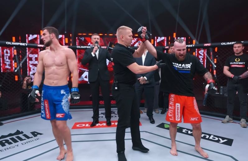 Сибирский Конор победил Чурчаева на турнире Hardcore MMA