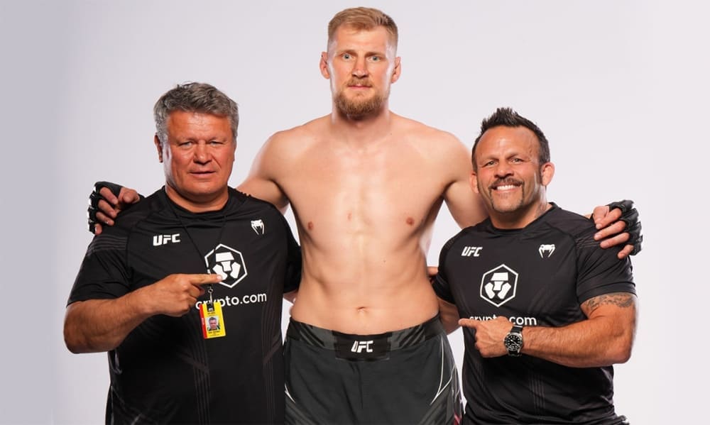 Топовый тяжеловес UFC Волков рассказал, как ему помогла поддержка Тактарова