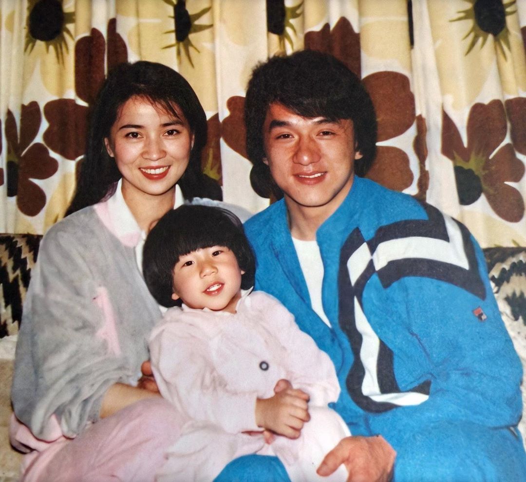 Джеки Чан с семьей