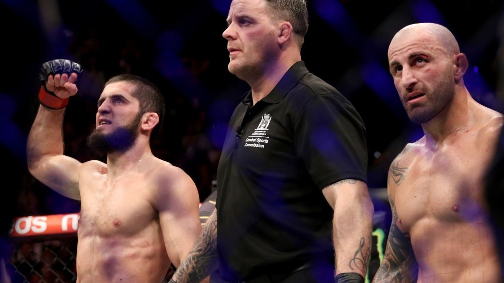 Адесанья: арабские инвесторы заплатили UFC, чтобы Махачеву отдали победу над Волкановски