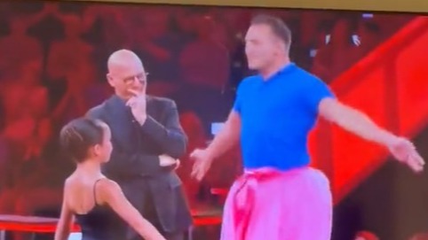 Боец UFC Чендлер выступил на ТВ в качестве артиста балета и станцевал в розовой пачке