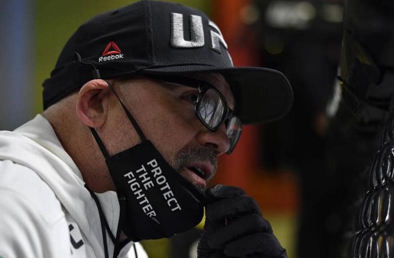 Тренер Тейшейры признался, что хотел остановить бой Гловера с Хиллом на UFC 283