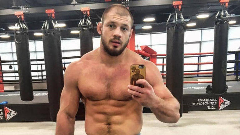 Штырков победил единогласным решением судей «Огнеборца» на Hardcore Boxing