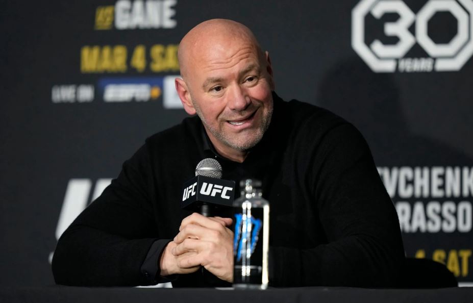 Глава UFC Уайт возмущен лишением Усика титула IBF