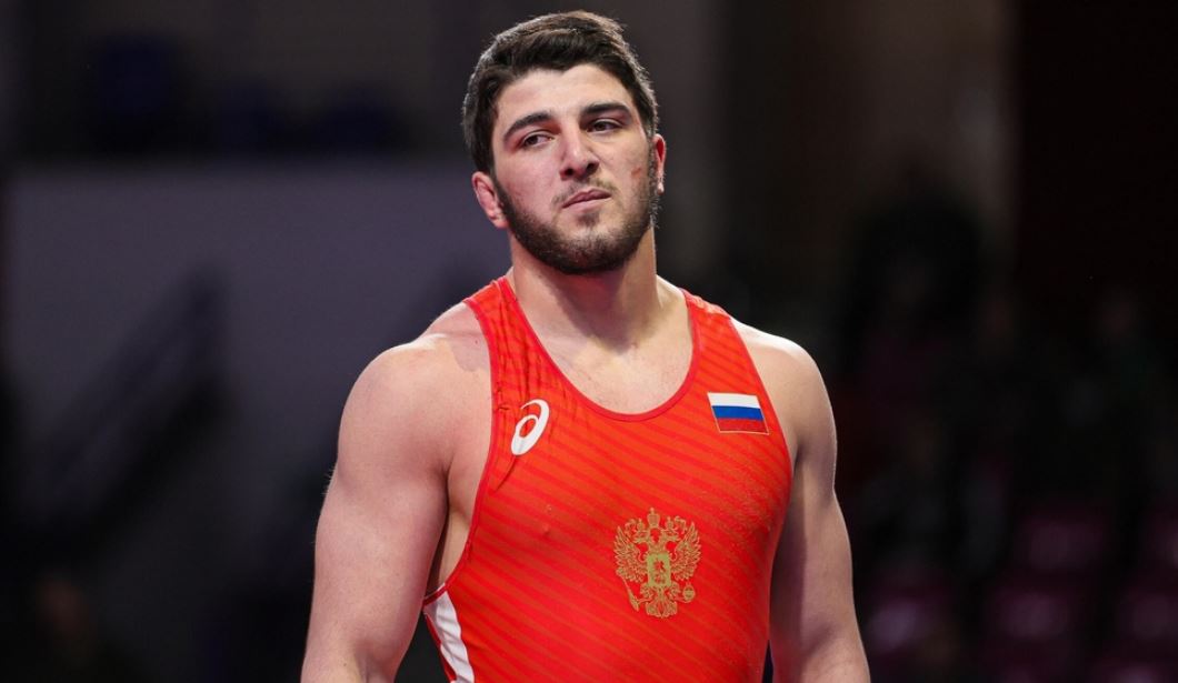 Российский борец Алирзаев завоевал лицензию на Олимпиаду в Париже