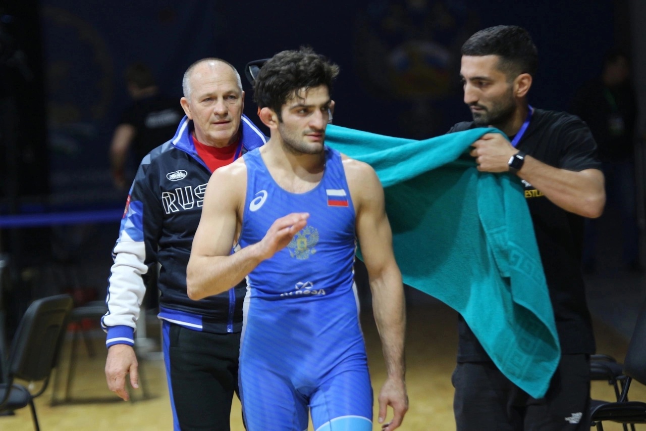 Россиянин Лалаев выиграл бронзовую медаль на чемпионате Европы по борьбе