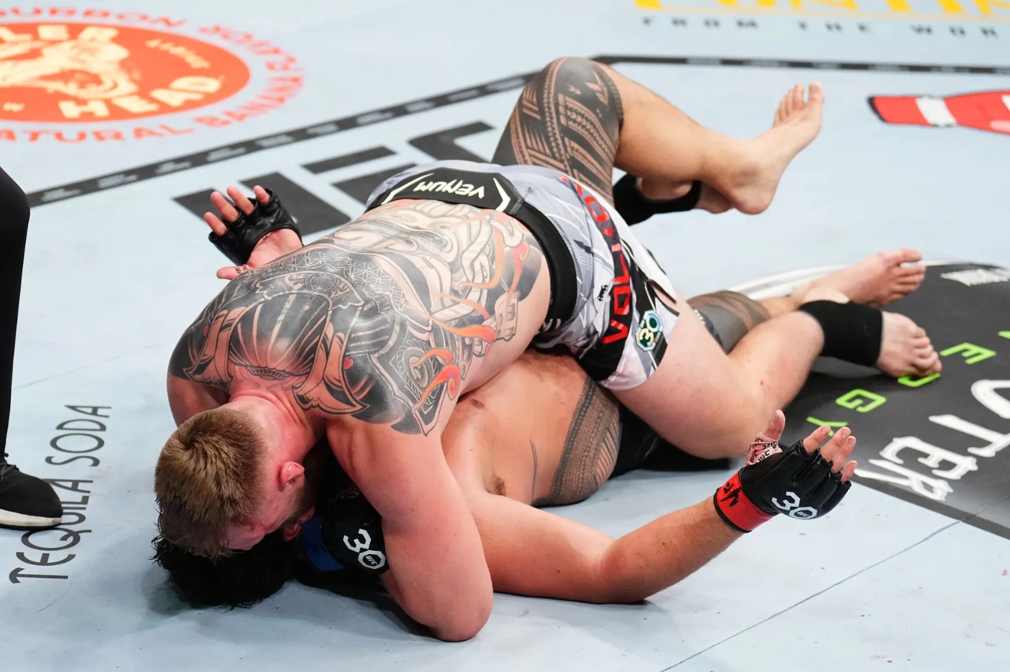 Сумасшедший UFC 293: Стрикленд заставил Австралию замолчать, Волков задушил Туивасу уникальным приемом