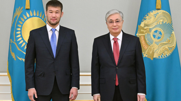 Президент Казахстана Токаев провел официальную встречу с Рахмоновым