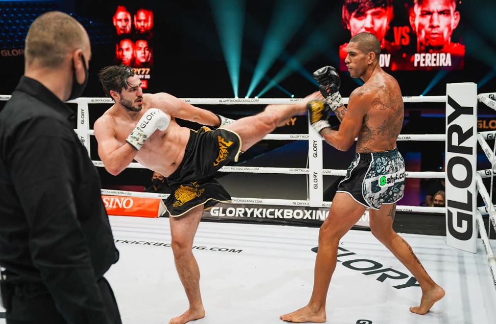 Экс-чемпион Glory Вахитов готов перейти в UFC